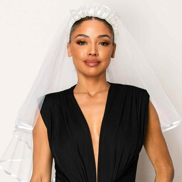 GORGOUS PEARL BRIDAL BACHELORETTE VEIL